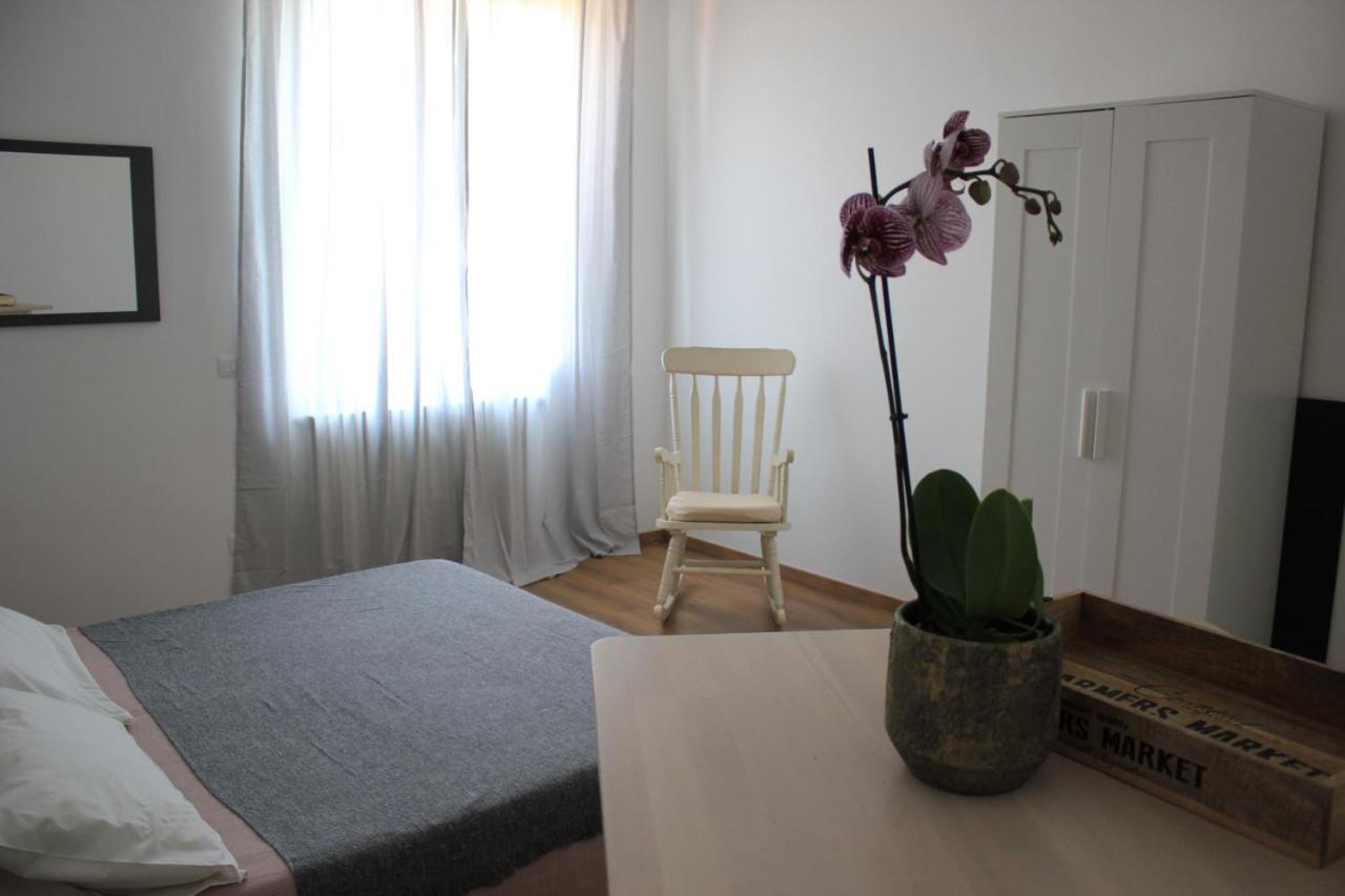 B&B I Due Tigli Travedona Exterior foto