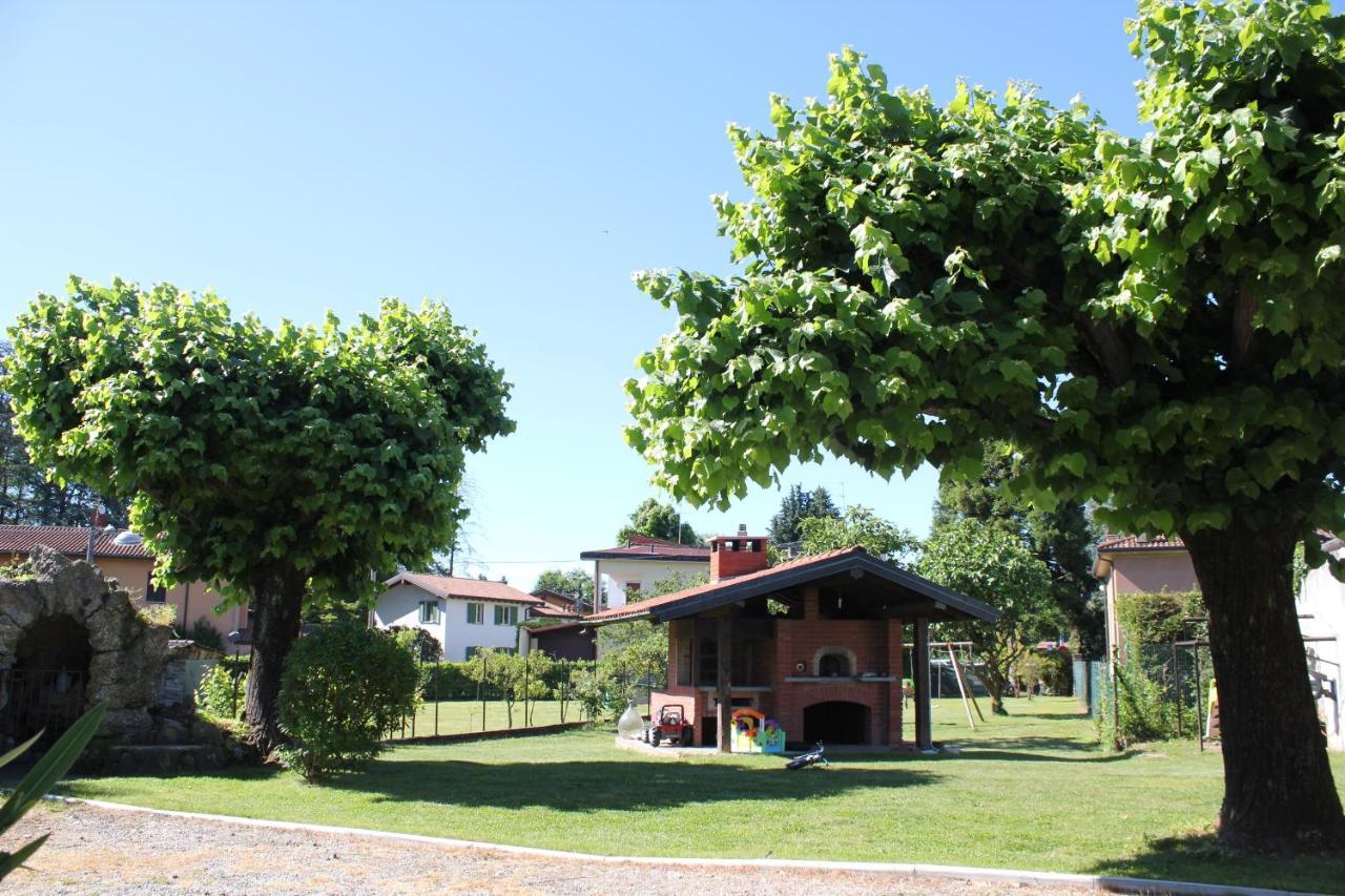 B&B I Due Tigli Travedona Exterior foto