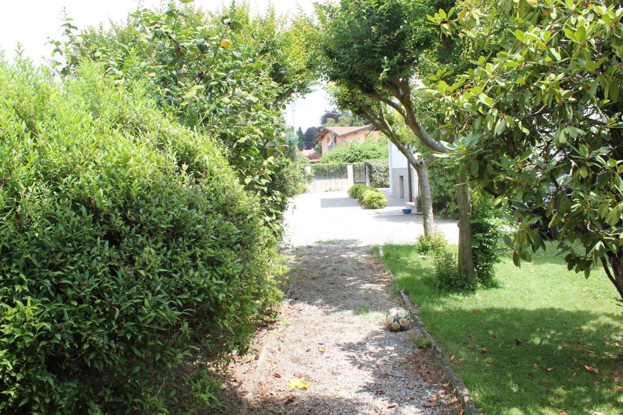 B&B I Due Tigli Travedona Exterior foto