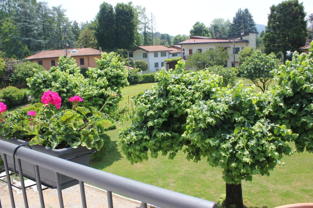 B&B I Due Tigli Travedona Exterior foto
