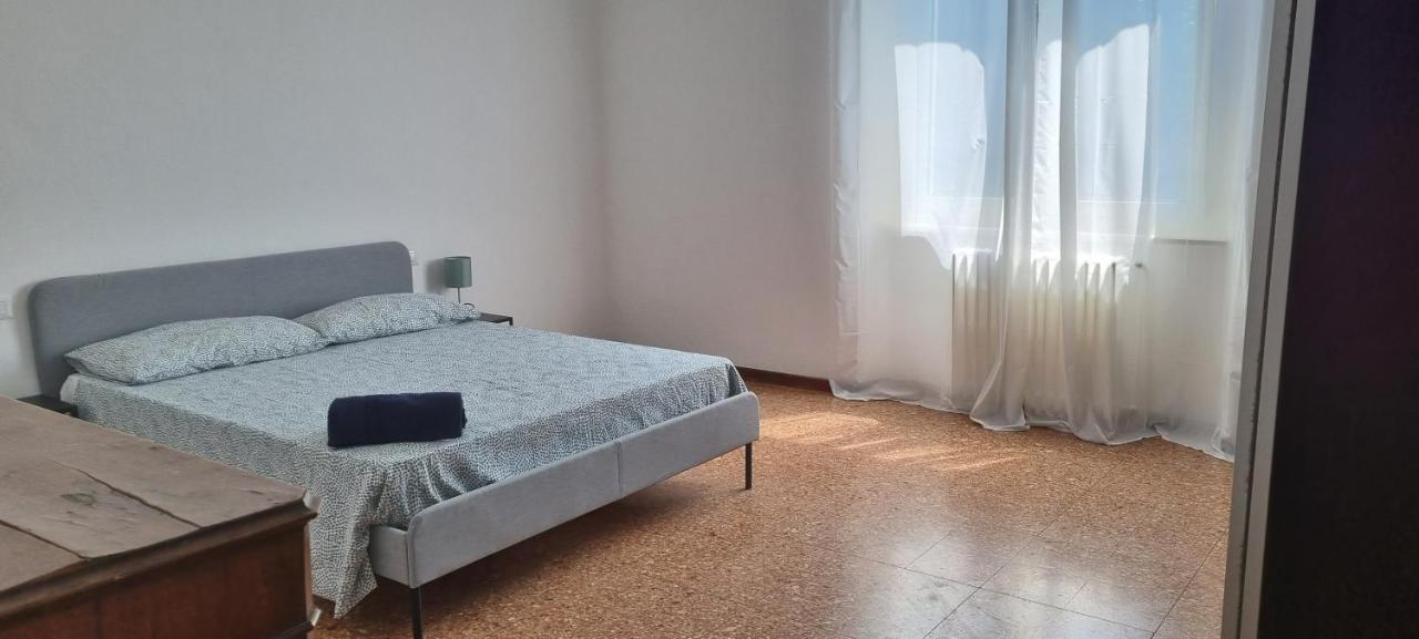 B&B I Due Tigli Travedona Exterior foto